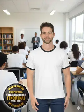 Camiseta lisa punho de outra cor