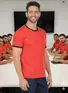 Camiseta lisa punho de outra cor