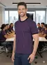 Camiseta lisa punho de outra cor
